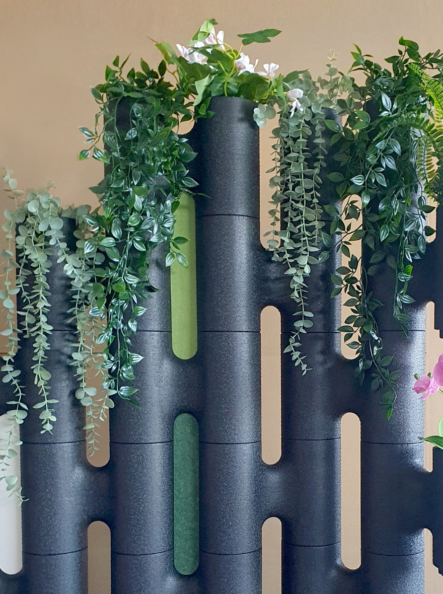 Separador de espacios Movisi Link con plantas integradas