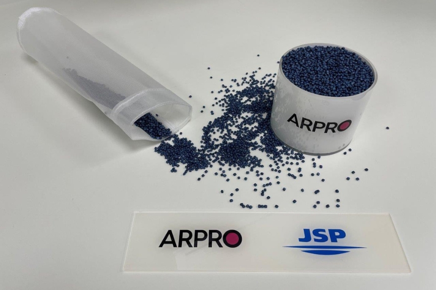 Equipment needed for bulk density measuring - sleeve, ARPRO pot filled with ARPRO and a ruler